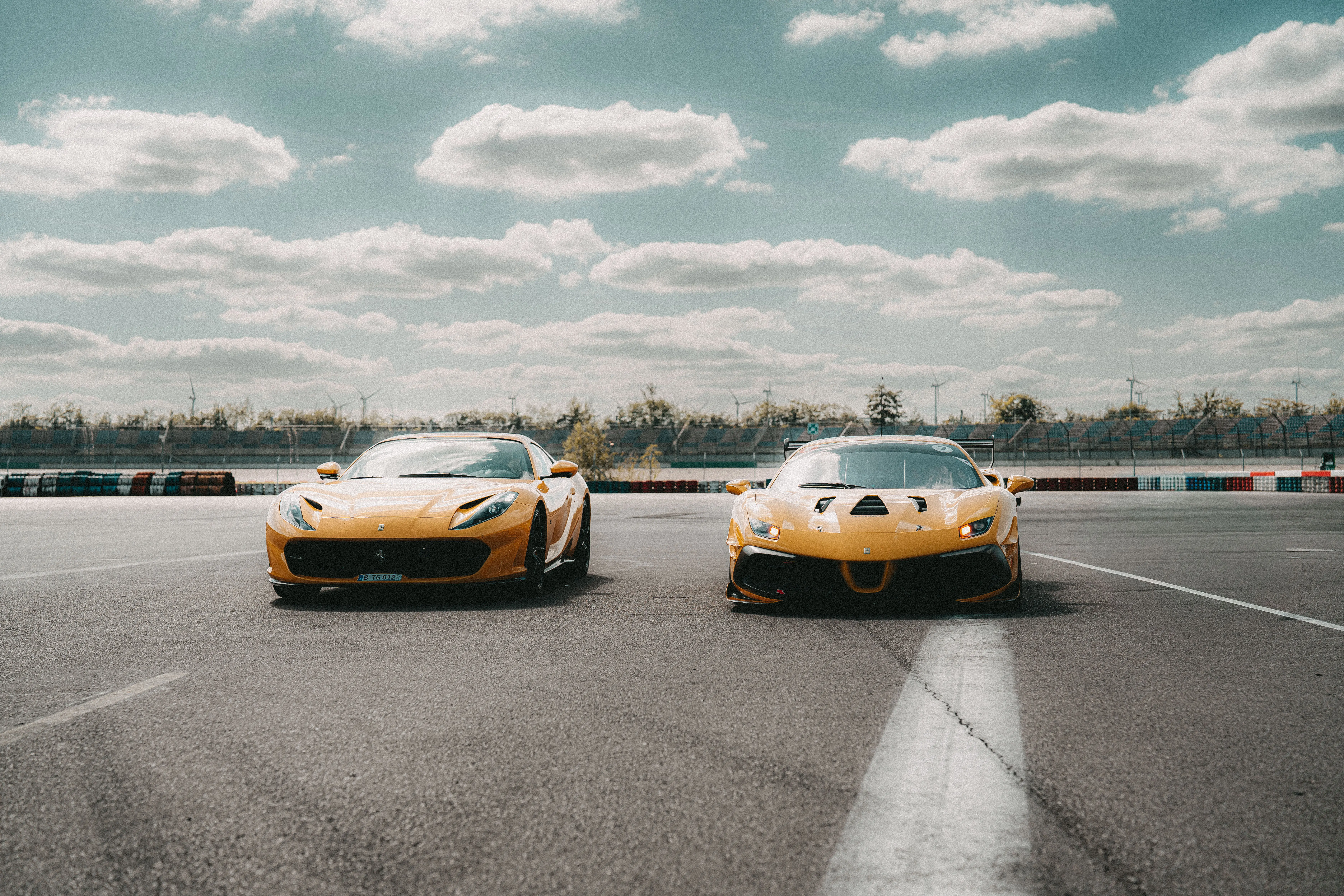 Fahrzeugdetail mit editorialer Lichtstimmung